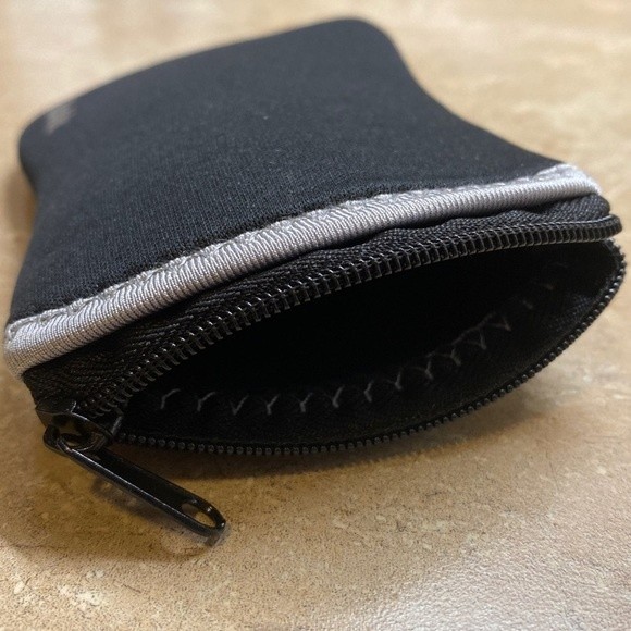 Small camera sleeve - Picture 2 of 2